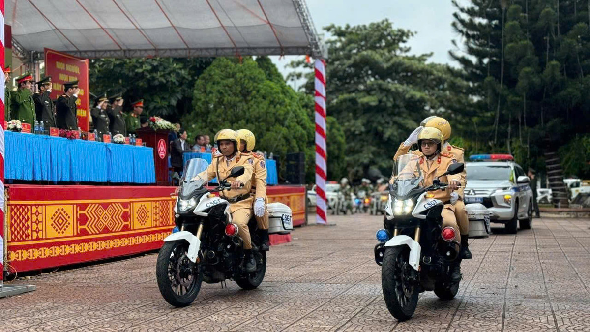 Đắk Lắk: Ra quân cao điểm bảo đảm TT-ATGT dịp lễ, tết 2025 - Hình 2 Dak Lak: Ra quan cao diem bao dam TT-ATGT dip le, tet 2025-Hinh-2