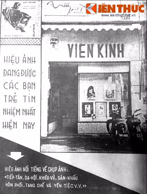 6. Hiệu ảnh Viễn Kính (Sài Gòn). Năm 1948, ông Đinh Tiến Mậu khi đó mới 13 tuổi đã vào Sài Gòn học và làm nghề ảnh tại tiệm ảnh Văn Vấn của dì ruột. Năm 1958 ông bắt đầu mở tiệm riêng, và mở đến lần thứ tư mới đứng vững. Hiệu ảnh cuối cùng của ông là hiệu Viễn Kính, nằm ở 277 Nguyễn Đình Chiểu, là điểm đến quen thuộc và các nghệ sĩ nổi tiếng đầu thập niên 1970.