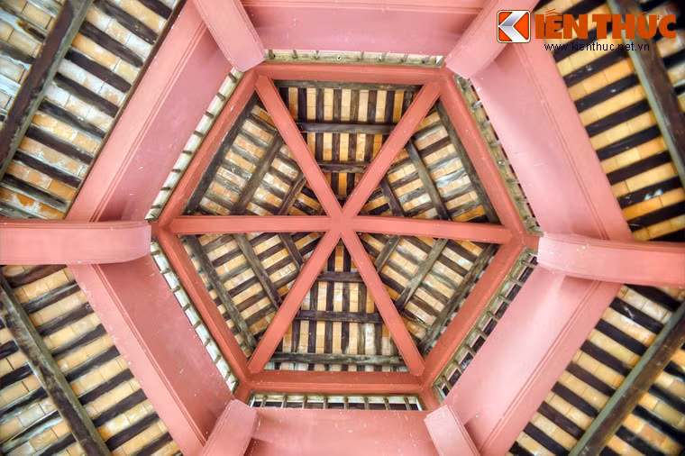 Vào năm 2011, Học viện Âm nhạc Huế ra mắt dàn nhạc dân tộc tổng hợp, dàn hòa tấu guitar và Ban nhạc trẻ sinh viên, tổ chức biểu diễn tại nhà kèn vào thứ 7 và chủ nhật hàng tuần. Hoạt động này được người dân địa phương và du khách đánh giá cao.