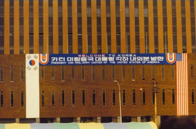 Băng-rôn chào mừng Tổng thống Mỹ Jimmy Carter đến thăm Hàn Quốc. Ảnh: Bob Flickr.