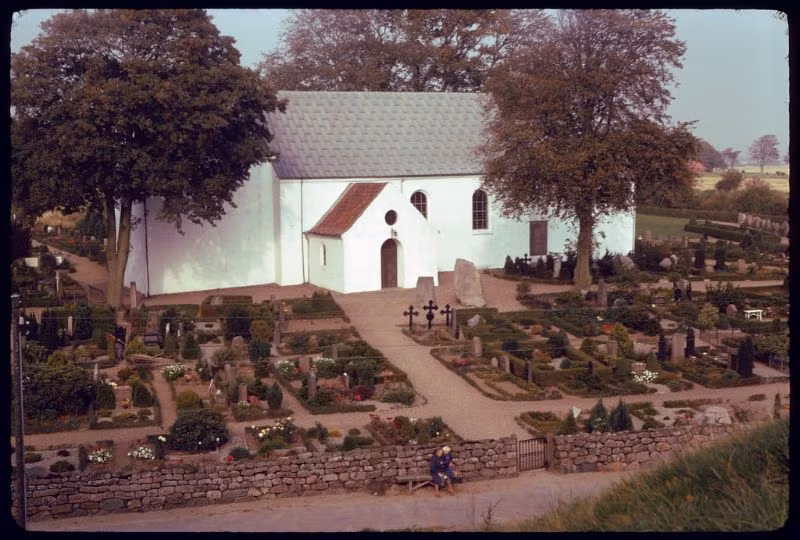 Nghĩa trang cổ ở làng Jelling, nổi tiếng với các bia đá Jelling, đã được công nhận là Di sản thế giới của Đan Mạch năm 1994. Ảnh: Vintag.