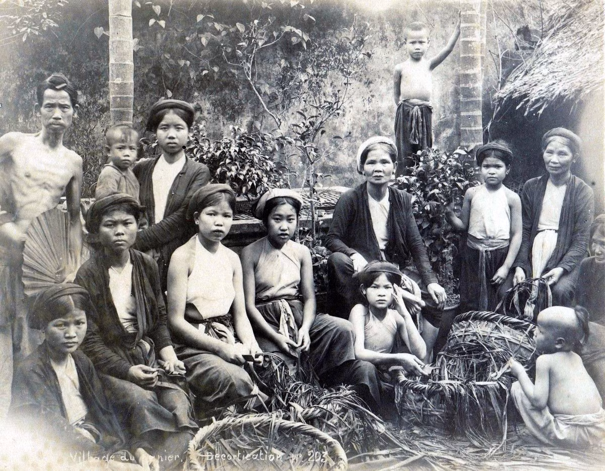 Cư dân trong một làng ở Hà Nội. Ảnh tư liệu.