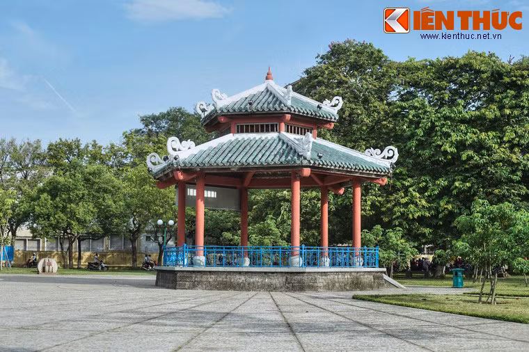 Mới đây, tỉnh Thừa Thiên - Huế đã xem xét đề án đưa tuyến phố Lê Lợi ở bờ Nam sông Hương, trong đó có khu vực công viên 3/2 trở thành không gian văn hóa ven sông Hương với các hoạt động phong phú. Mong rằng điều này sẽ giúp nhà kèn Huế khôi phục lại tầm vóc một địa điểm văn hóa lâu đời của đất Cố đô.