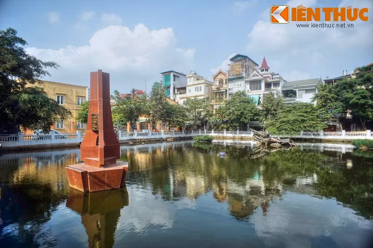 Hồ nước nhỏ bé này đã trở thành biểu tượng của chiến thắng Điện Biên Phủ trên không, là niềm tự hào của người dân Hà Nội cũng như cả nước Việt Nam.