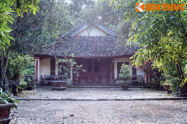 Ngôi đền được dựng trên khung gỗ mang nét tiêu biểu cho lối kiến trúc thời Hậu Lê.