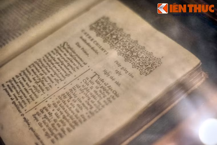 Đây cũng là nơi lưu giữ cuốn sách chữ quốc ngữ đầu tiên - Phép giảng tám ngày của linh mục Alexandre de Rhodes, được in năm 1651 tại Roma, Italia.