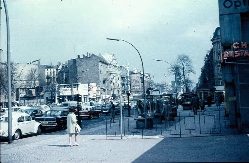 Đại lộ Kurfürstendamm, khu mua sắm nổi tiếng Berlin. Ảnh: Normann Flickr.