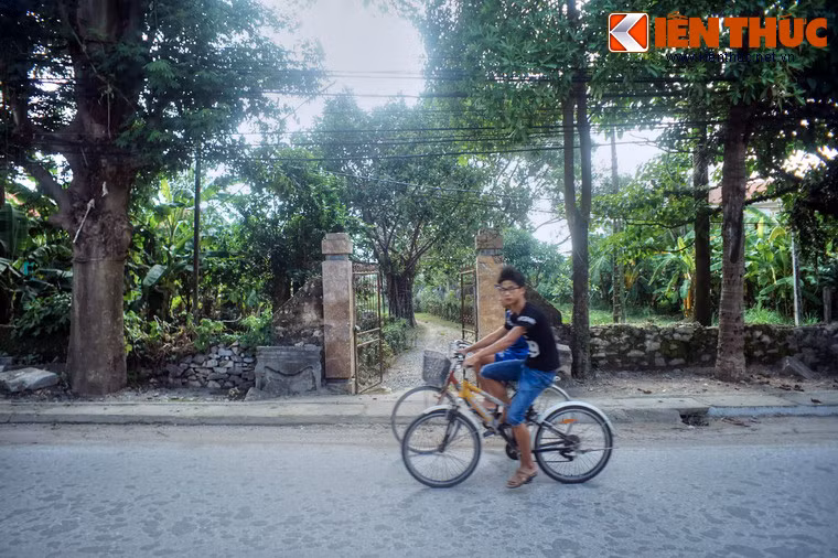 Nằm ở địa phận phường An Hoạch, TP.Thanh Hóa, lăng Quận Mãn là khu lăng mộ đá cổ mang những giá trị kiến trúc - nghệ thuật đặc sắc của xứ Thanh. Lối vào lăng nằm trên phố Nam Sơn, cách trụ sở UBND phường không xa.