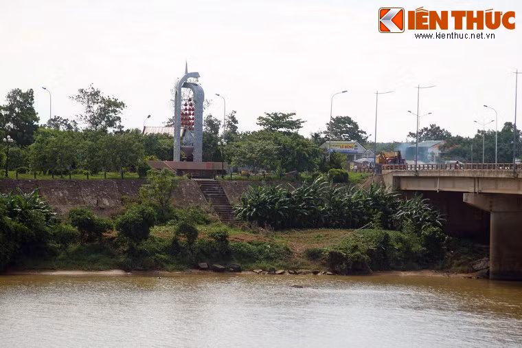 Trước sức ép ngày một lớn, địch đã phải rút lui. Thi hài 19 chiến sĩ được nhân dân mai táng tại mép sông Thạch Hãn ở bến Nhan Biều. Sau ngày giải phóng, 19 ngôi mộ được cải táng tại tại một khu vực riêng dành cho Trung đội anh hùng Mai Quốc Ca ở nghĩa trang liệt sĩ Ái Tử (huyện Triệu Phong, tỉnh Quảng Trị).