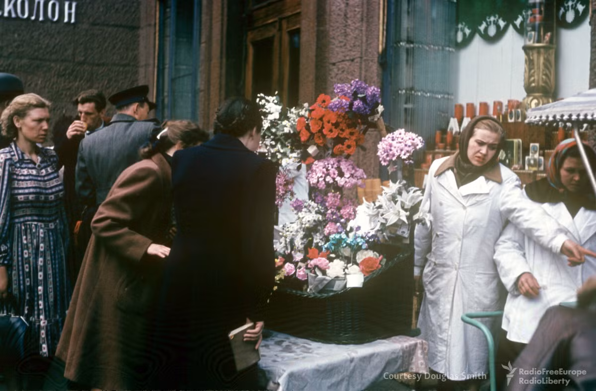 Cửa hàng hoa ở Quảng trường Sverdlov. Ảnh: Russiatrek.org.