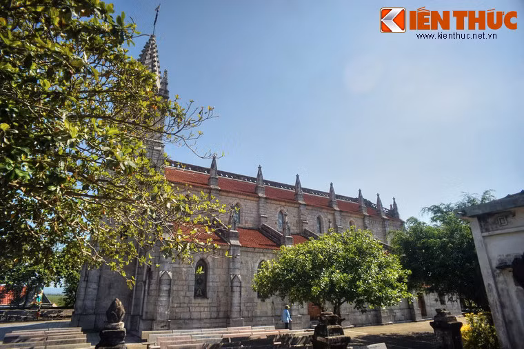 Một số hình ảnh khácvề nhà thờ đá Bảo Nham.