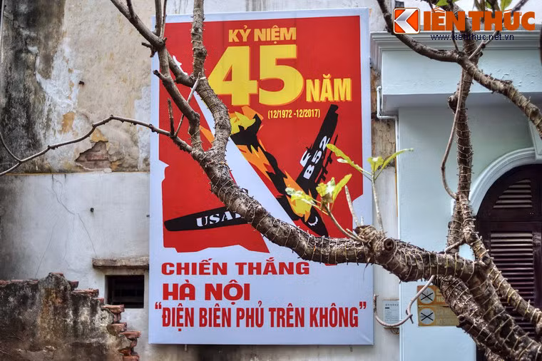 Hàng năm, vào mỗi dịp kỉ niệm các ngày lễ lớn và đặc biệt là vào dịp kỉ niệm trận Điện Biên Phủ trên không, các tầng lớn nhân dân lại đến đây dâng hương tưởng niệm những người đã khuất và tri ân công lao của những người anh hùng làm nên chiến thắng B-52 trên bầu trời Hà Nội.