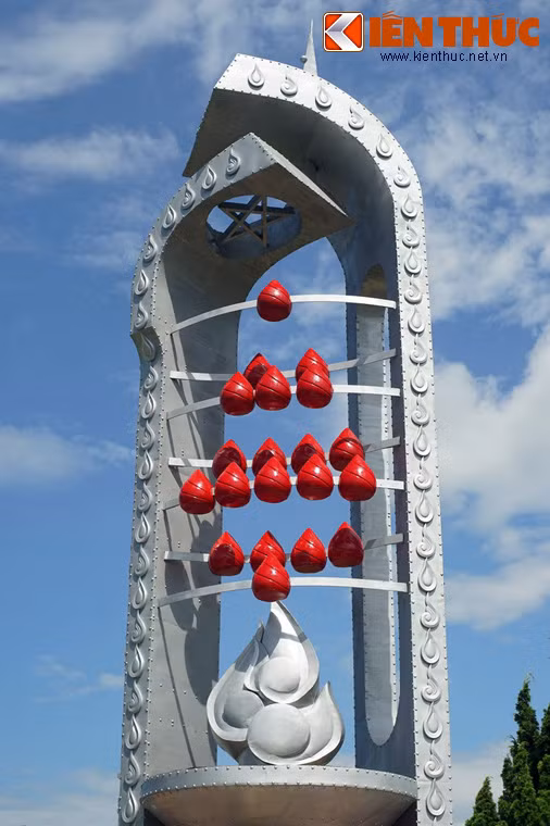 Các chiến sĩ đã chiến đấu đến viên đạn cuối cùng, khi hết đạn thì dùng lưỡi lê, báng súng xông lên đánh giáp lá cà với địch. Quần nhau suốt từ rạng sáng cho đến quá trưa thì 19 anh em trong trung đội lần lượt hi sinh, chỉ còn một người bị thương nặng và bị địch bắt.