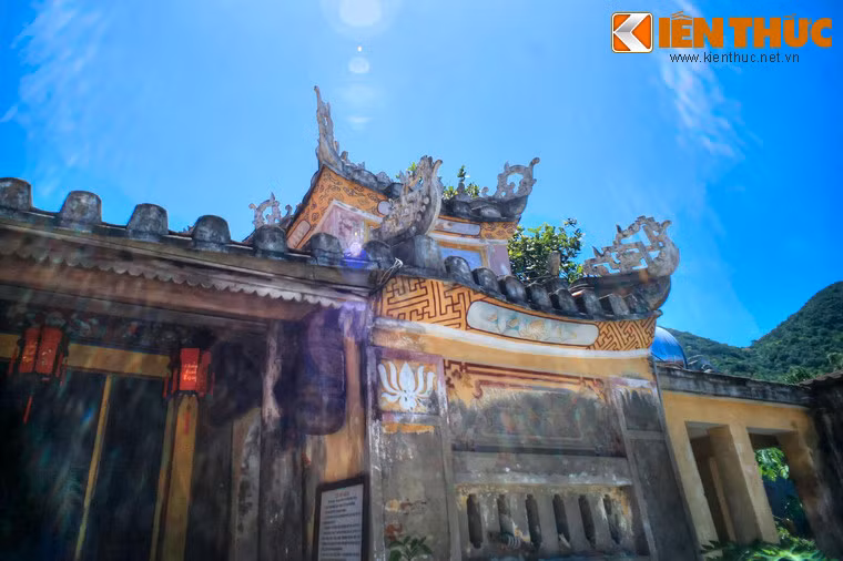 Trong tên chùa Hải Tạng, Hải nghĩa là biển, Tạng là Tam tạng kinh điển, một bộ kinh quan trọng của Phật giáo. Tên chùa mang ý nghĩa chùa là nơi hội tụ kinh Tam Tạng mênh mông như biển cả.