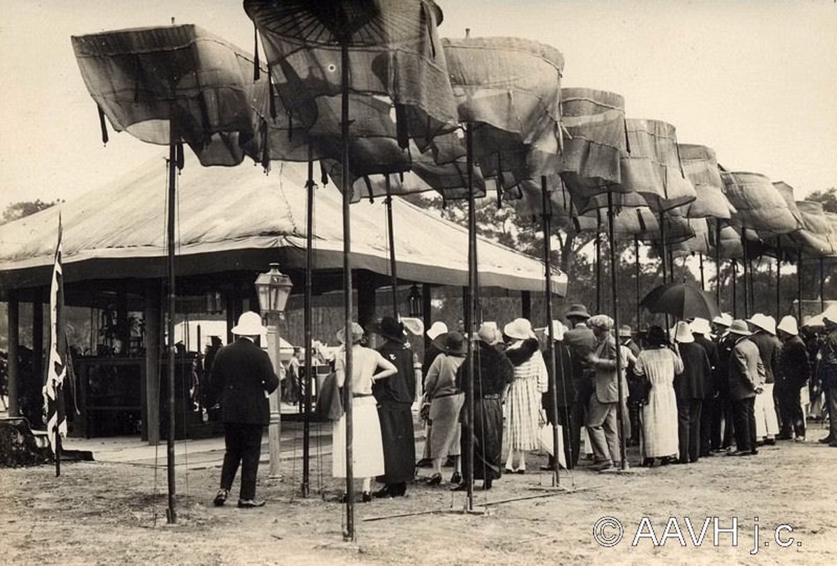 Khu vực dành cho quan khách phương Tây dự khán buổi lễ tế đàn Nam Giao.