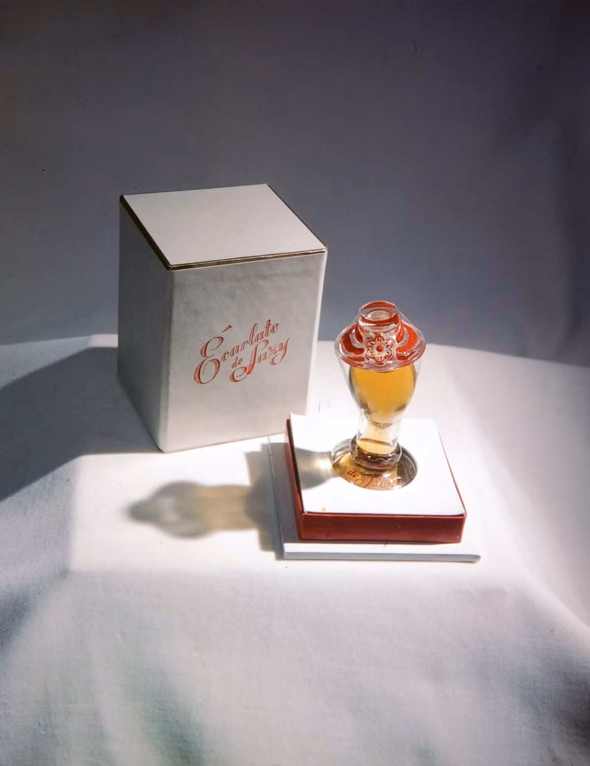 Nước hoa Suzy, giá 4,19 USD/lọ, bán được 20.000 lọ. Ảnh: Life.