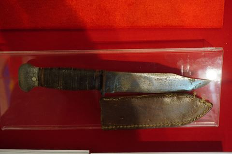 8. Dao găm tự vệ: Vừa dùng để mở đường trong điều kiện địa hình rừng rúi, vừa có thể dùng làm công cụ cắt gọt. Ảnh: ANTD.