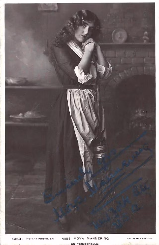 Nữ diễn viên Moya Mannering (1888 - 1953) tham gia nhiều bộ phim đình đám của Anh. Thành công lớn nhất của cô trong phim "Peg O'my Heart". Ảnh: Vintag.