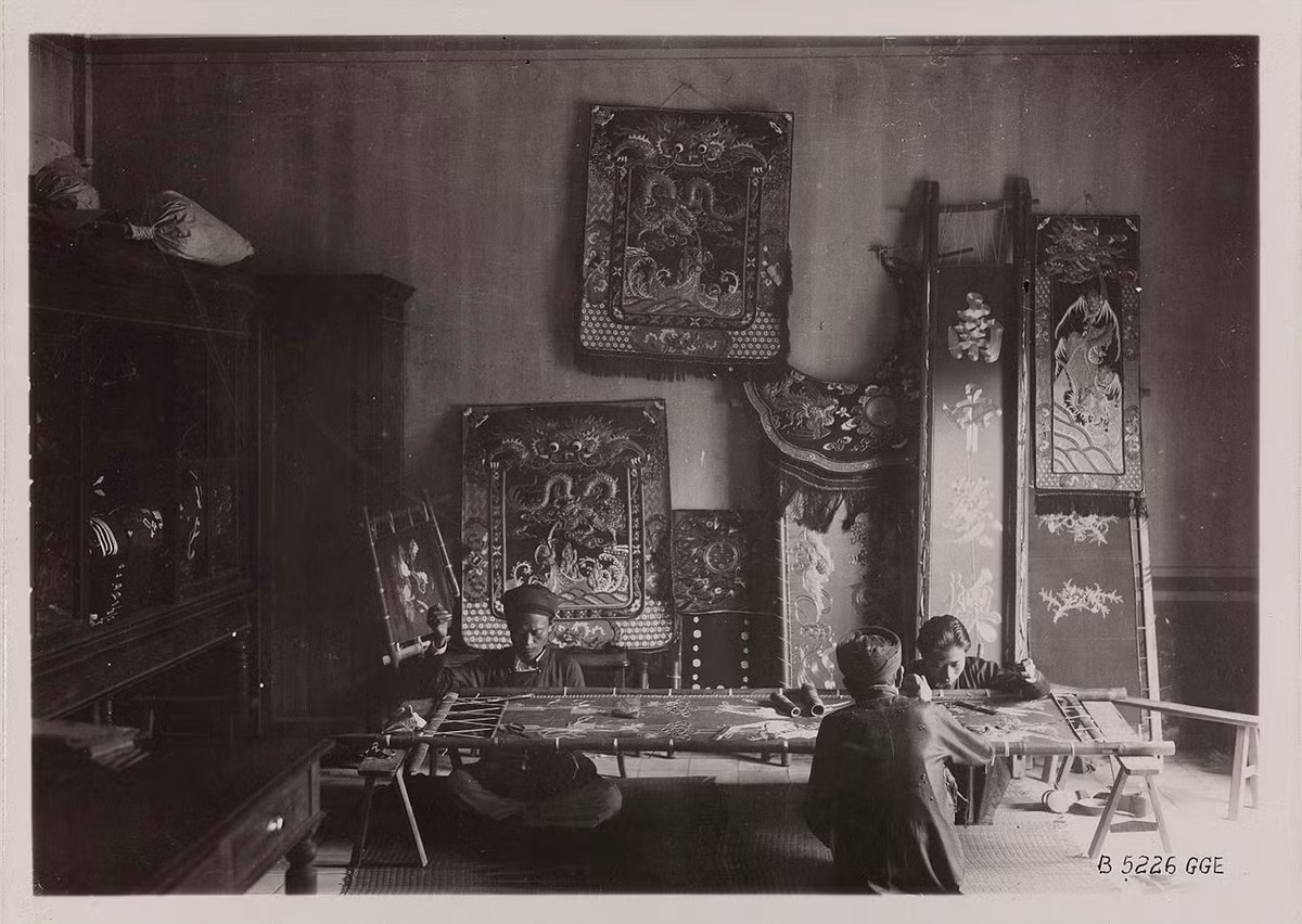 Trong một xưởng đồ gỗ mỹ nghệ. Ảnh: Paris.fr.