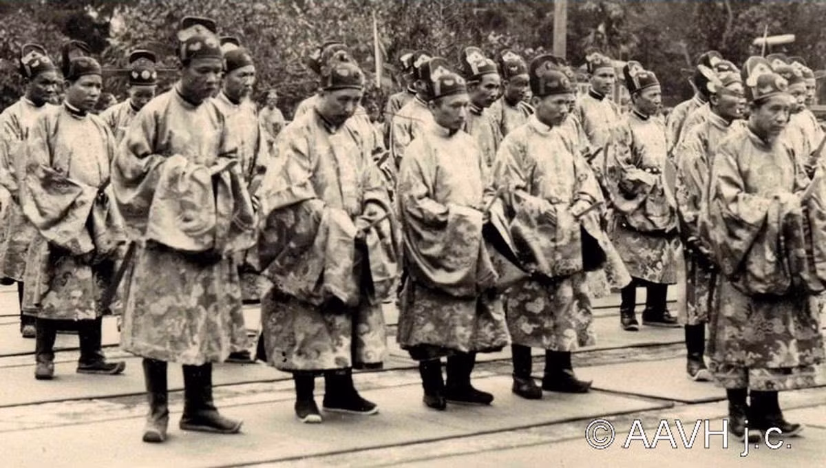 Các vị đại quan trong lễ đại bái. Ảnh: AAVH.