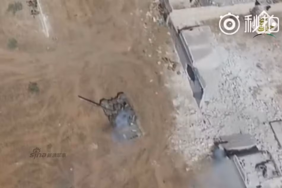 Cũng không có dấu hiệu cho thấy xe tăng bị phá hủy sau khi trúng TOW.