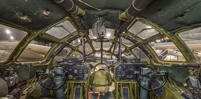 Ảnh chụp khoang lái của máy bay ném bom B-29 nổi tiếng của Mỹ...