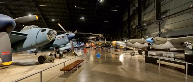 Từ những loại máy bay động cơ cánh quạt của thời Thế chiến I cho đến các loại phi cơ tiêm kích và phi cơ ném bom đã giúp quân Đồng minh chiến thắng Phát xít Đức trong thời Thế chiến II, bảo tàng có thể thỏa mãn bất kỳ những người yêu thích máy bay nào. Ảnh: Khu vực máy bay Thế chiên II có rất nhiều chủng loại khác nhau.