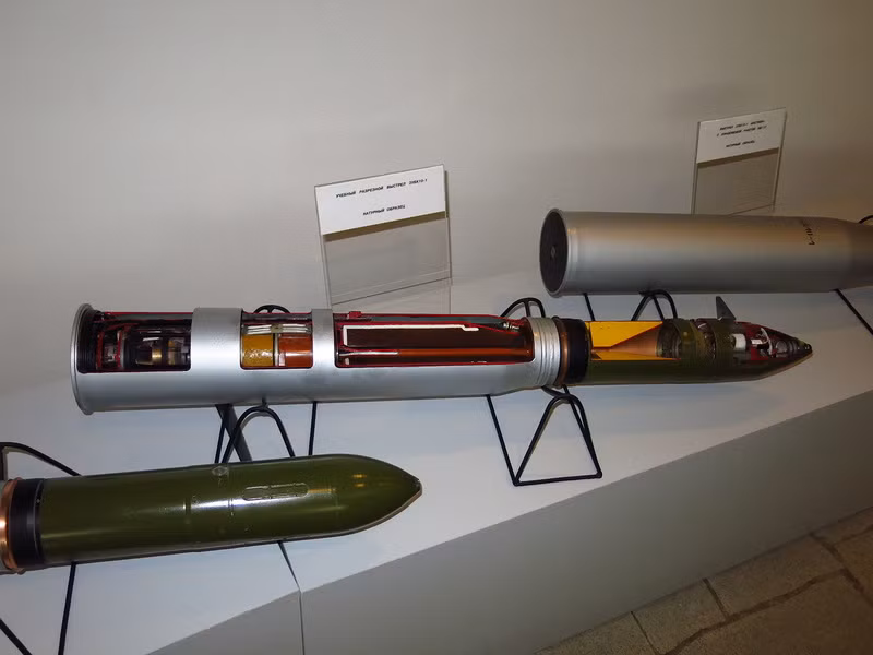 Đạn tên lửa 3UBK10-1 của tổ hợp tên lửa chống tăng dẫn đường bằng laser 9M117 Bastion có khả năng xuyên giáp thép đồng nhất (RHA) dày tới 600mm sau khi đã công phá giáp phản ứng nổ (ERA). 