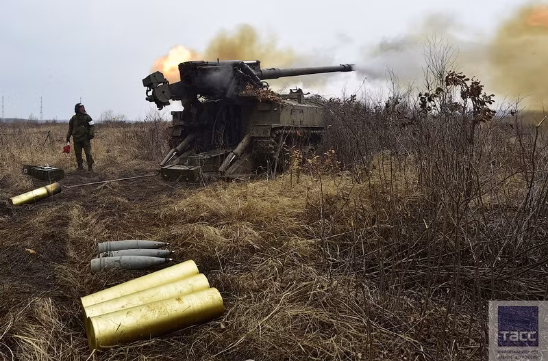 Nó có thể bắn các đạn nổ mảnh thông thường, đạn lõm chống tăng (HEAT) và đạn khói... với tầm bắn 28,4km và lên đến 33km với đạn tăng tầm. Một số nguồn tin cho rằng, 2S5 có thể bắn được cả đạn hạt nhân với công suất từ 0,1-2kT.