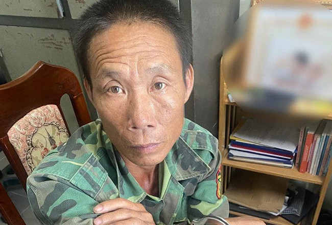 Con bi nhac nho khi di xe may, bo dung dao chem nguoi trong thuong