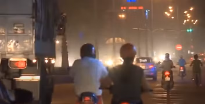 Theo đó, hàng ngày chị Hà đi làm thủ kho tại Công ty TNHH Đại Phát, thường gửi 2 cậu con trai nhỏ ở nhà bố mẹ, tối về qua đó ăn cơm rồi 3 mẹ con mới về nhà.