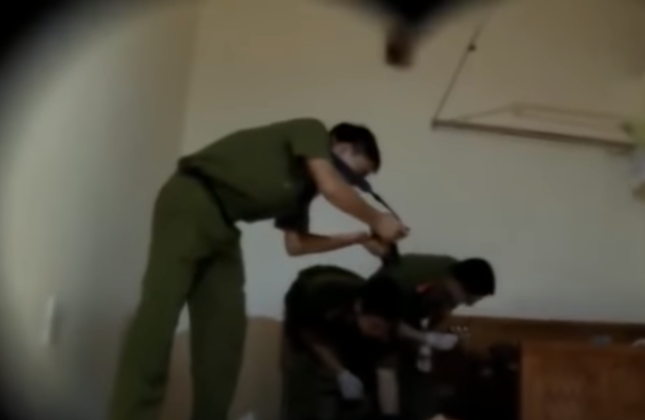 Đáng chú ý, trên tử thi bị 2 vết lằn bầm rập ở cổ, 2 vết cắt sâu, 1 vết đâm ngực trái - đây là nguyên nhân chính gây tử vong cho nạn nhân. Ngoài ra, chiếc xe máy Atila chị Hà thường đi không có trong nhà.