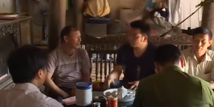 Ngay sau đó, Phòng Cảnh sát hình sự, Công an tỉnh Ninh Bình ra thông báo truy tìm đối tượng, chia làm nhiều mũi trinh sát kiểm tra các phòng trọ, nhà nghỉ truy tìm và về quê ở Hà Nam của đối tượng nhưng anh ta đã bỏ trốn khỏi địa phương.