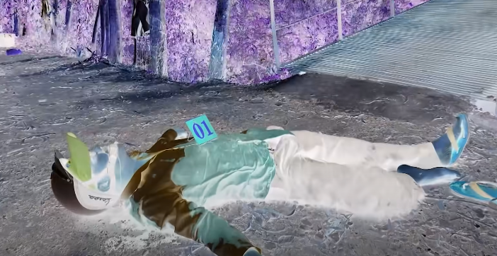 Nạn nhân là nam giới khoảng 40 tuổi, thân hình đậm, mặc quần jean, áo dài tay, đội mũ bảo hiểm, nhưng bên cạnh lại không có phương tiện đi lại. Nạn nhân bị hung thủ sử dụng vật sắc nhọn để sát hại. Mở rộng hiện trường, lực lượng chức năng đã thu được vật chứng đặc biệt nghiệm trọng đó là chiếc cán dao nhựa đã bị gẫy lưỡi trên đó còn dính máu và một chiếc điện thoại cũ.