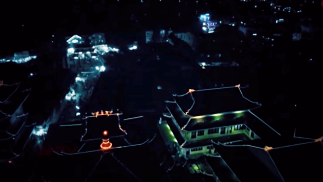 Do thua hết tiền nên Trúc cầm xe và mượn nợ bên Campuchia tổng cộng 17,2 triệu đồng. Sau đó, Trúc đón xe ôm đi về Miếu Bà Chúa Xứ Núi Sam (TP Châu Đốc) để cúng viếng.