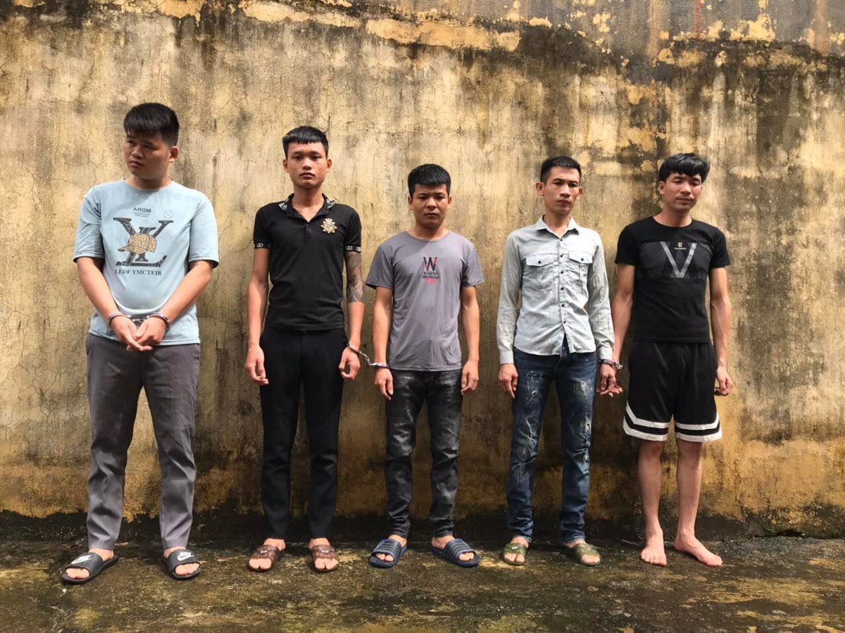 Vĩnh Phúc: Mâu thuẫn, nam thanh niên bị chém gần đứt lìa cánh tay Vinh Phuc: Mau thuan, nam thanh nien bi chem gan dut lia canh tay