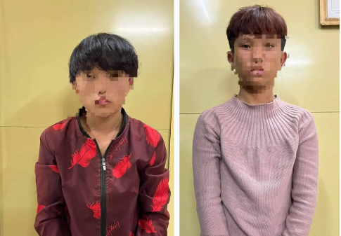  Thiếu úy công an bị thương khi truy bắt tội phạm: Trong khi thực hiện nhiệm vụ, thiếu úy Lê Ngọc Anh - Công an phường Sa Pa, thị xã Sa Pa, tỉnh Lào Cai đã bị đối tượng dùng hung khí tấn công gây thương tích. Ngày 17/7, Công an thị xã Sa Pa vừa bắt giữ 2 đối tượng M.A.G. (18 tuổi) và C.A.G. (18 tuổi) để điều tra về hành vi Chống người thi hành công vụ. 