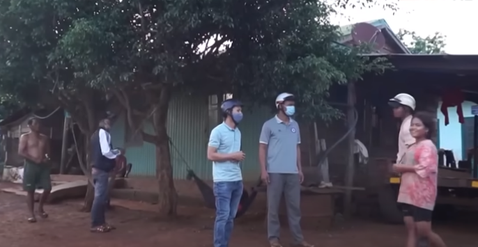 Người dân địa phương cho biết, chị Hồng có lối sống ôn hòa với xóm làng, không có hiềm khích, mâu thuẫn cá nhân. Vụ án xảy ra vào đêm tối, khu vực rẫy vắng với địa bàn rộng gây khó khăn cho cơ quan Công an trong hoạt động điều tra, truy tìm hung thủ.