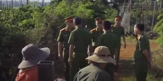 Ngay khi tiếp nhận tin báo, Công an huyện Chư Pưh đã phối hợp với Phòng Cảnh sát hình sự, Phòng Kỹ thuật hình sự- Công an tỉnh tiến hành khám nghiệm hiện trường, khám nghiệm tử thi, lấy lời khai những người liên quan.