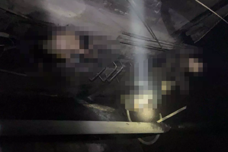 Nghe thấy tiếng kêu cứu, 3 công nhân thuộc bộ phận lò hơi đang làm việc gần đó đã đến và nhảy xuống ứng cứu. Tuy nhiên, cả 5 người đều bị ngạt khí, ngất đi. Phía doanh nghiệp sau đó đã gọi điện báo cho lực lượng chức năng để ứng cứu. Tuy nhiên, 3 người được xác định tử vong tại chỗ, một người tử vong tại bệnh viện.