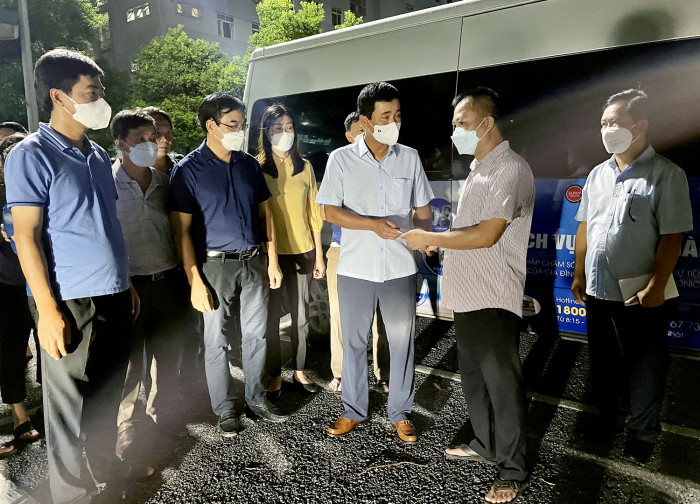 Sau khi sự cố xảy ra, ông Hồ Đại Dũng - Phó Chủ tịch UBND tỉnh cùng lãnh đạo UBND TP Việt Trì, Công an tỉnh, Sở Lao động - Thương binh và Xã hội, Sở Thông tin và Truyền thông và một số cơ quan chức năng đã kiểm tra chỉ đạo khắc phục sự cố tại hiện trường; đồng thời, tổ chức thăm hỏi, động viên, hỗ trợ cho mỗi gia đình có nạn nhân tử vong với số tiền 20 triệu đồng và gia đình có người bị thương số tiền 10 triệu đồng.