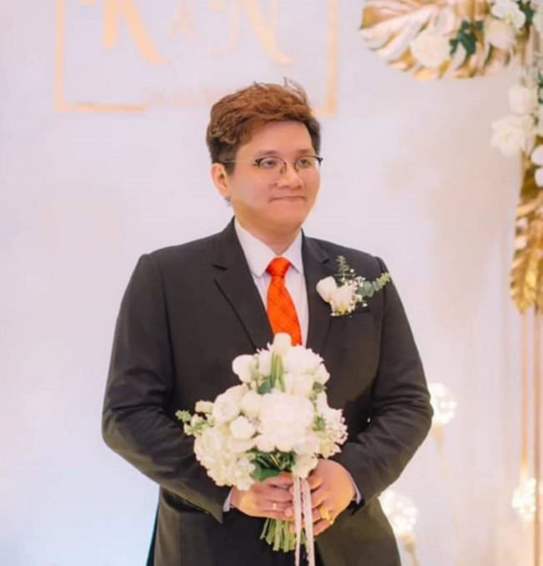 Sau khi lấy được thông tin 29.000 khách hàng của sàn T-Rex, Khang gọi điện cho nhân viên của ông C. dọa sẽ tấn công sàn T-Rex làm cho sàn này bị sập. Khang gửi mail cho khách hàng biết sàn T-Rex bị tấn công, uy hiếp tinh thần. Vì thế, từ ngày 11/11/2020 đến 1/2/2021, phía ông C. đã chuyển cho Khang gần 292 triệu đồng. Ngoài ra, ông C. còn tố cáo vào ngày 1/11/2020, Khang còn sử dụng tài khoản để chiếm đoạt 8,2 triệu đồng trên sàn T-Rex rồi bán cho người khác.