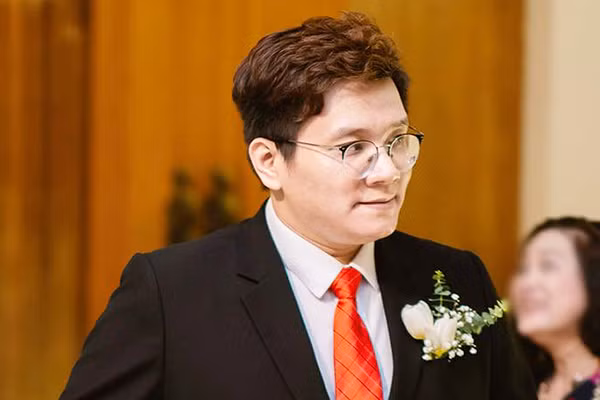 Đến ngày 16/6/2021, ông C. gửi đơn tố cáo đến Cục An ninh mạng và Phòng, chống tội phạm sử dụng công nghệ cao Bộ Công an tố cáo hành vi của Nhâm Hoàng Khang. Ngày 4/10/2021, Khang bị Cơ quan CSĐT Bộ Công an bắt tạm giam để điều tra về tội Cưỡng đoạt tài sản.