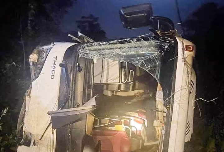 Phu Tho: Xe khach gap nan, 3 nguoi tu vong, 10 nguoi bi thuong