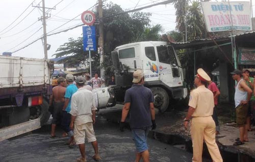 TP HCM: Xe dau keo tiep tuc gay tai nan nghiem trong-Hinh-2