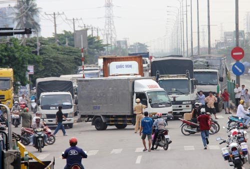 TP HCM: Xe dau keo tiep tuc gay tai nan nghiem trong-Hinh-3