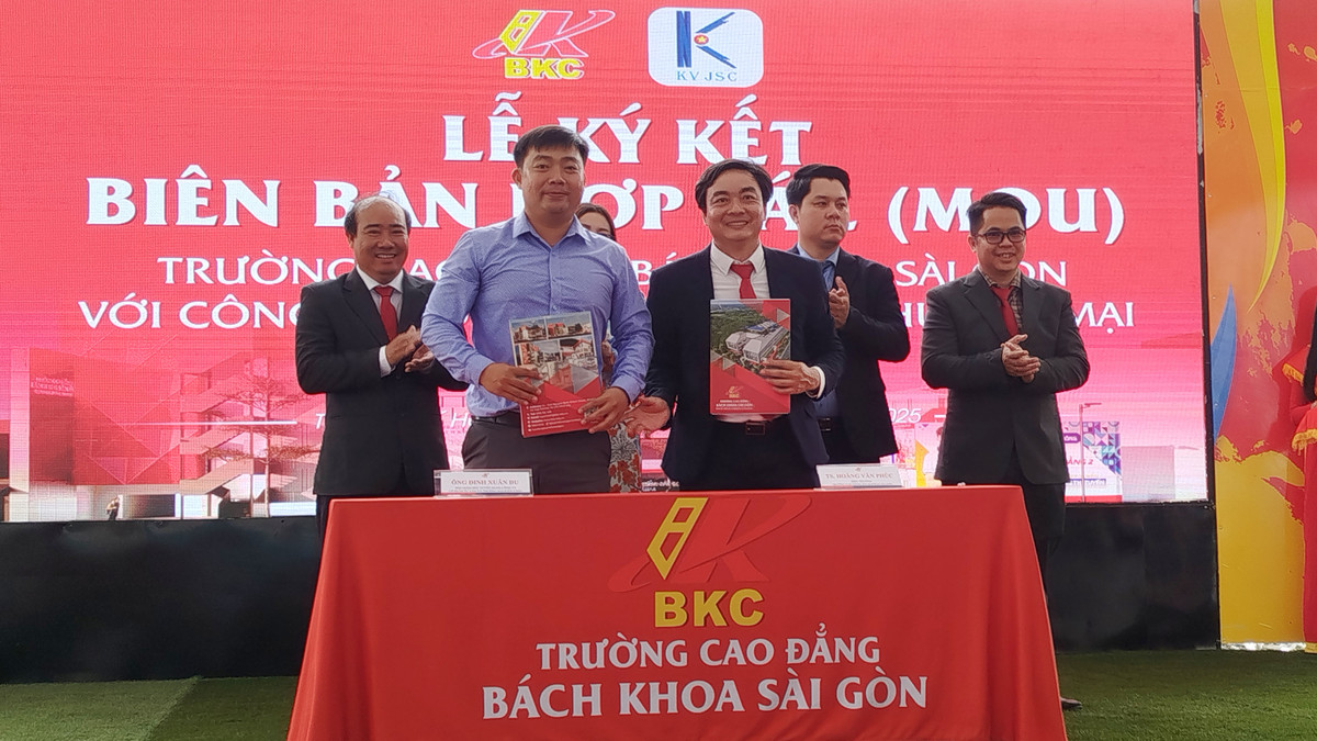 Soi dong ngay hoi viec lam tai truong Cao dang Bach Khoa Sai Gon-Hinh-6