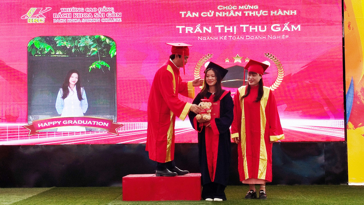 Soi dong ngay hoi viec lam tai truong Cao dang Bach Khoa Sai Gon-Hinh-7