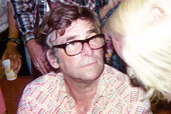 Gene Roddenberry – tác giả của loạt phim hành động Star Trek qua đời vào tháng 10/1991. Một phần tro cốt của ông được đưa vào không gian vào tháng 4/997 trên phi thuyền Celestis - cùng với tro cốt của 22 người khác - từ quần đảo Canary.