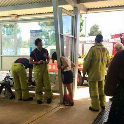 Tại sao cô ấy lại mắc kẹt trong tư thế khó hiểu này? Và làm thế nào để giải cứu cho cô đây?